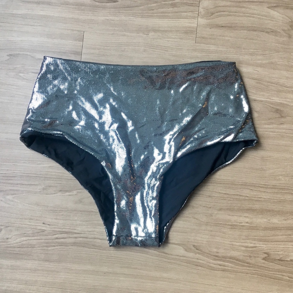 Sorte metallic bottoms